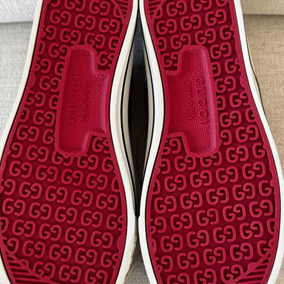 NEW Gucci Beige Monogram Sneakers with Red and Green Accents - Picture 4 of 8
